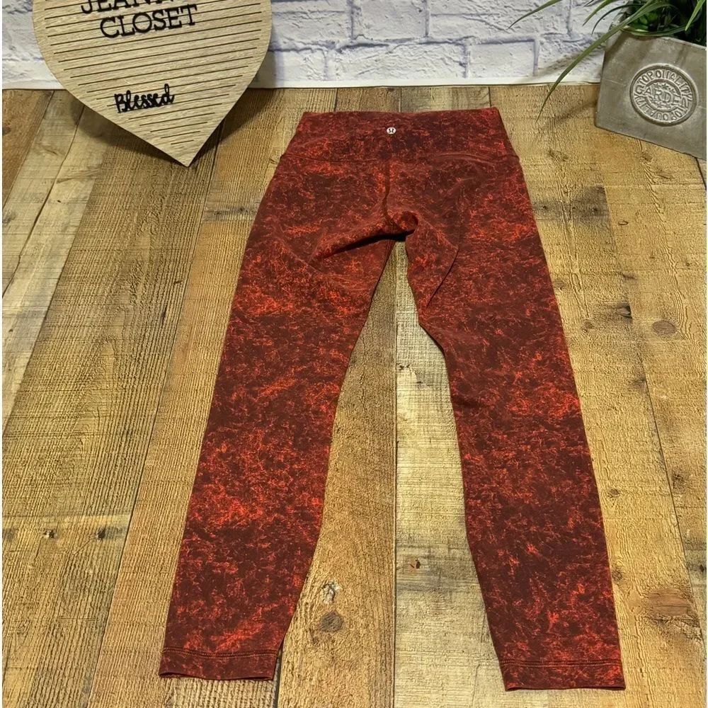Lululemon Wunder Train High-Rise Tight 25"
Denim Wash Print Autumn Red Black